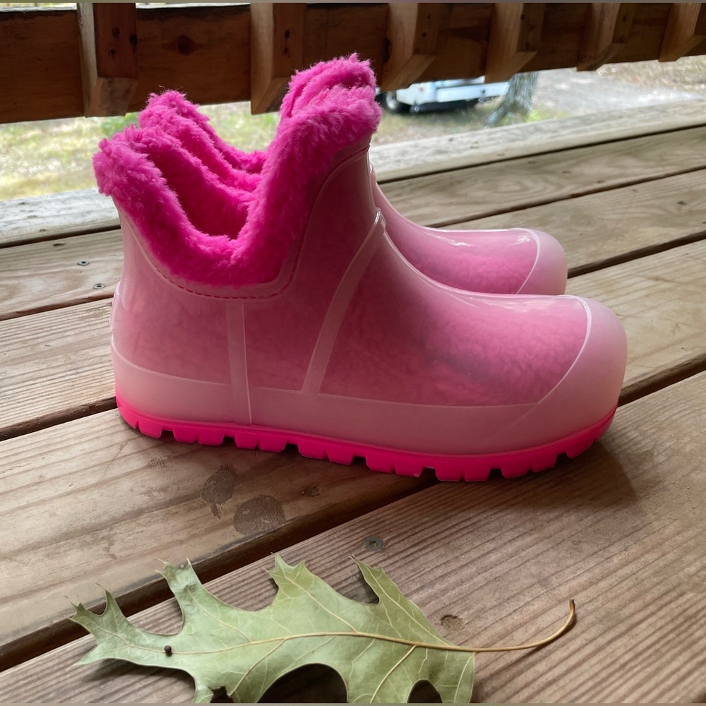 UGG RAINCLOUD CLEAR WATERPROOF RAIN BOOTS (NEW)